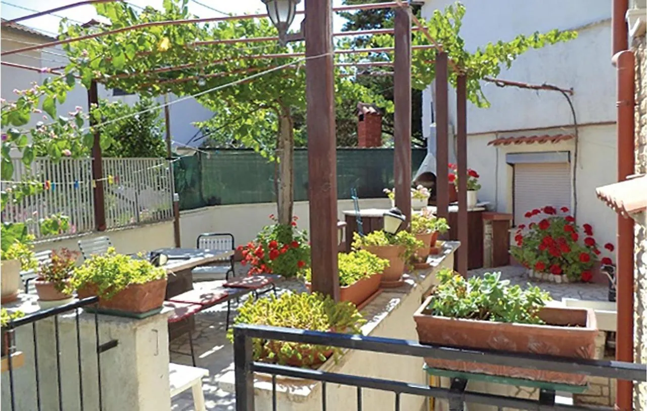 Cozy Apartment In Pula With Kitchen