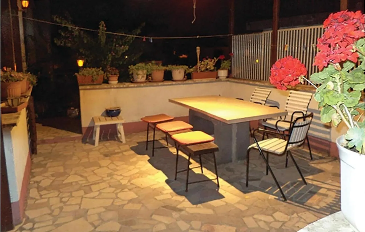 Cozy Apartment In Pula With Kitchen Croatia