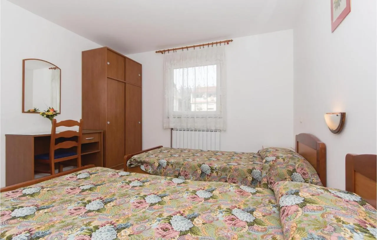 Cozy Apartment In Pula With Kitchen